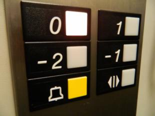La Comunidad de Madrid mantiene abierto el plazo de solicitud de ayudas para la instalación de ascensores en edificios de viviendas