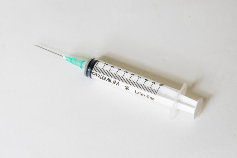 La Comunidad de Madrid compra 125.000 dosis extra de la vacuna contra el neumococo