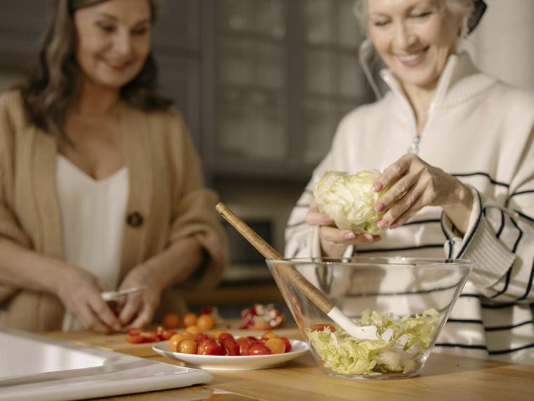 ¿Es necesario seguir una dieta especial cuando entramos en la menopausia?
