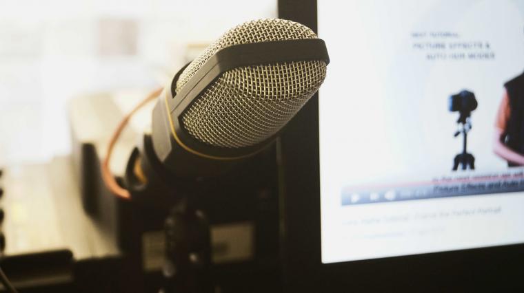 Crece un 75% la industria de podcast y audiolibro en español en el último año