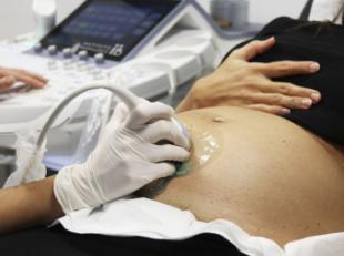 39% de los nacimientos en España son de madres mayores de 35 años