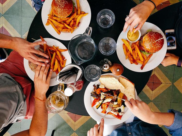 ¿Hambre a todas horas? Te contamos por qué y cómo solucionarlo