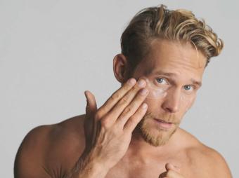 Ojeras y bolsas en hombres: cómo combatir una mirada cansada