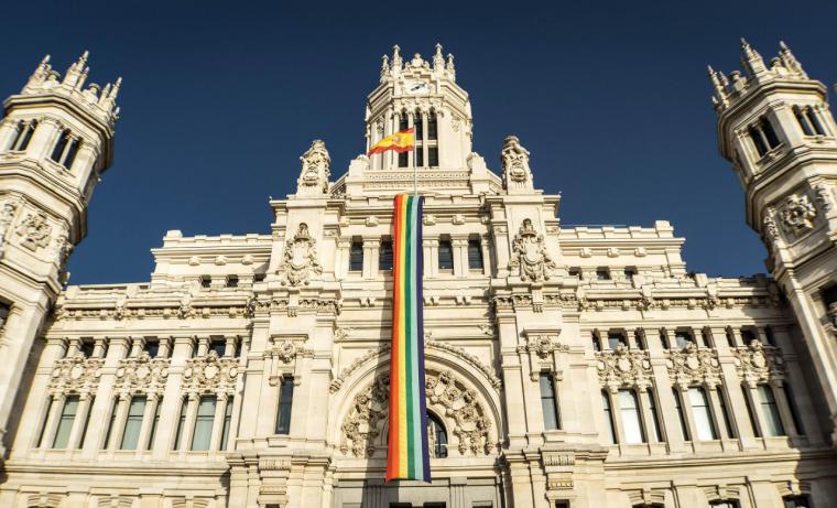 Dónde aparcar en las fiestas del Orgullo en Madrid: 5 parkings céntricos que puedes reservar con antelación