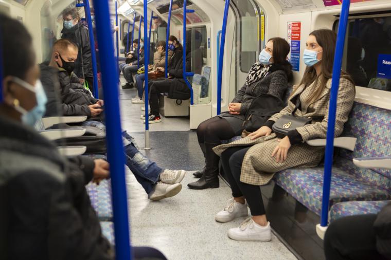 Las mascarillas dejarán de ser obligatorias en el transporte público a partir del 7 de febrero