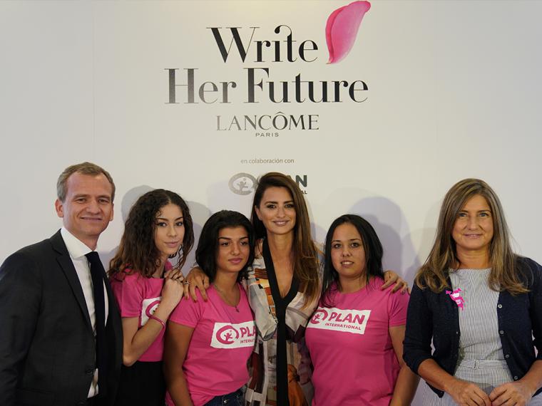 El proyecto mundial ‘Write Her Future’ ayudará a 40 mujeres con analfabetismo funcional en España