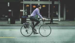 Moverse en bici, el secreto de la felicidad danesa llega a tres ciudades de España