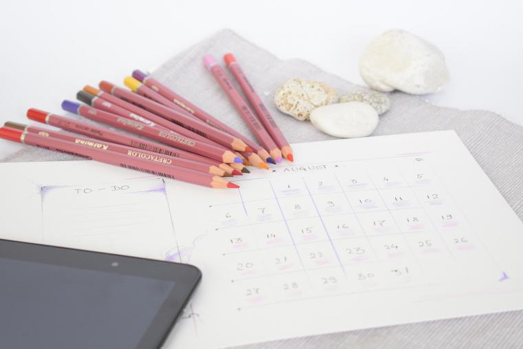 Deberes: ¿Bendición o castigo para el verano? 3 beneficios clave de mantener pequeñas rutinas (y 3 riesgos de no hacerlo