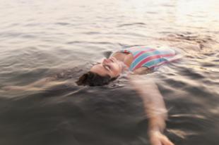 El verano: más del 70 % de los españoles señala que les cuesta cuidarse en esta época del año