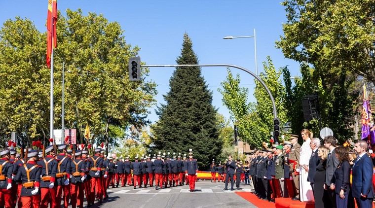 Pozuelo de Alarcón rinde homenaje a la Bandera en un emotivo acto por la Hispanidad