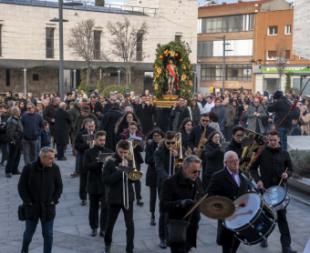 La misa y procesión en honor a San Sebastián ponen el broche de oro a esta tradicional festividad de la ciudad