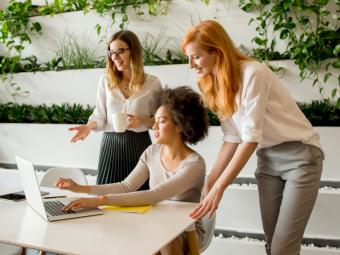 Las mujeres autónomas prefieren trabajar solas y cuentan con un nivel formativo mayor