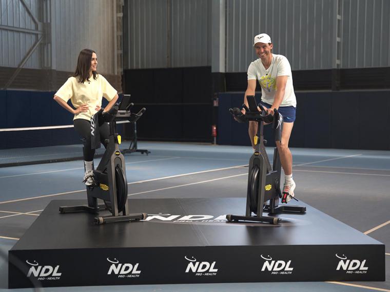 Rafa Nadal pedalea por la solidaridad