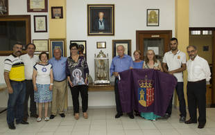 La alcaldesa de Pozuelo en la sede de la Congregación de Nuestra Señora de la Consolación Coronada