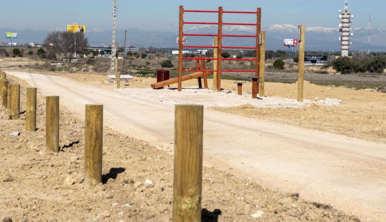 Finalizada la construcción de la senda biosaludable que une la urbanización La Cabaña con la Avenida Juan Antonio Samaranch