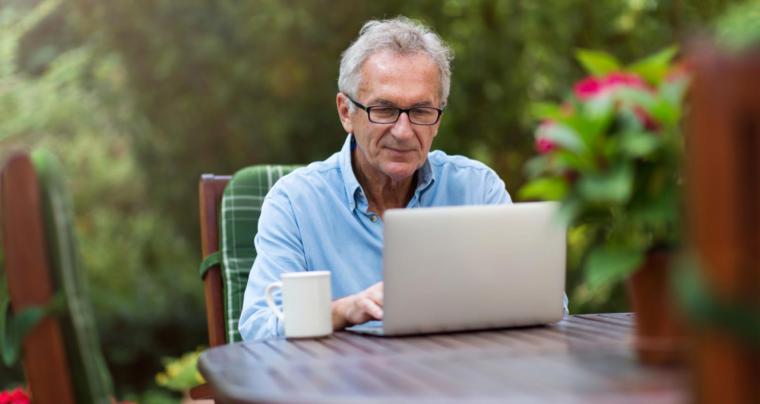 La Comunidad de Madrid pone en marcha un programa piloto de formación online para personas mayores