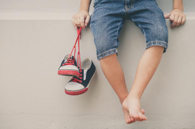 Vigila los pies de los más pequeños