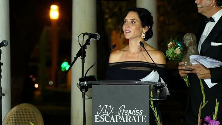 Díaz Ayuso recibe el Gran Premio de Honor Escaparate 2025 en Sevilla