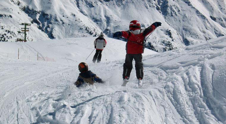 El Hospital Gregorio Marañón ofrece recomendaciones para evitar lesiones traumatológicas esquiando