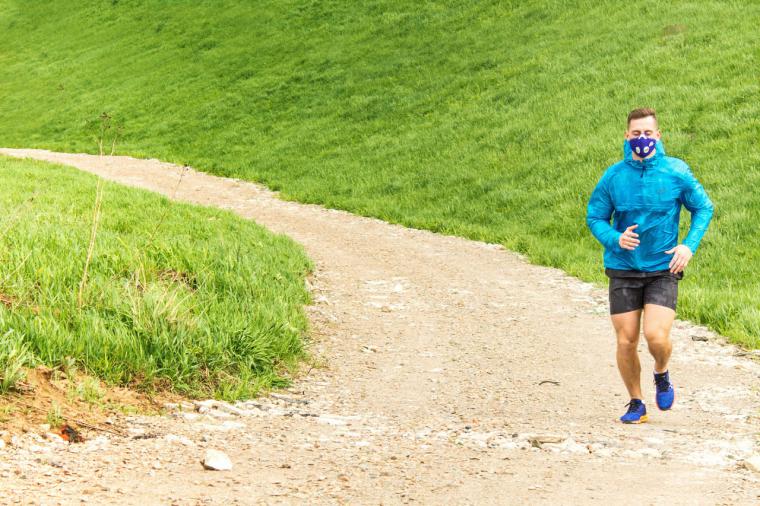 La Comunidad de Madrid permite que el deporte al aire libre en los centros educativos pueda realizarse sin mascarilla