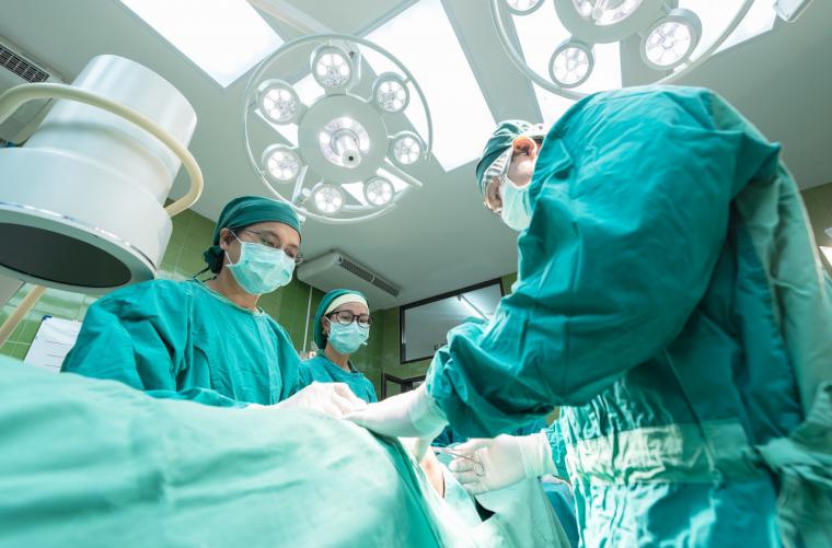 La Comunidad de Madrid aprueba con el respaldo de los sindicatos hacer fijos a más de 1.600 médicos con las condiciones que permite la Ley de Temporalidad