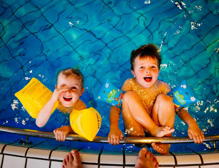 La Comunidad de Madrid reitera la importancia de vigilar a los menores y extremar la precaución en el baño para evitar insolaciones y accidentes en piscinas