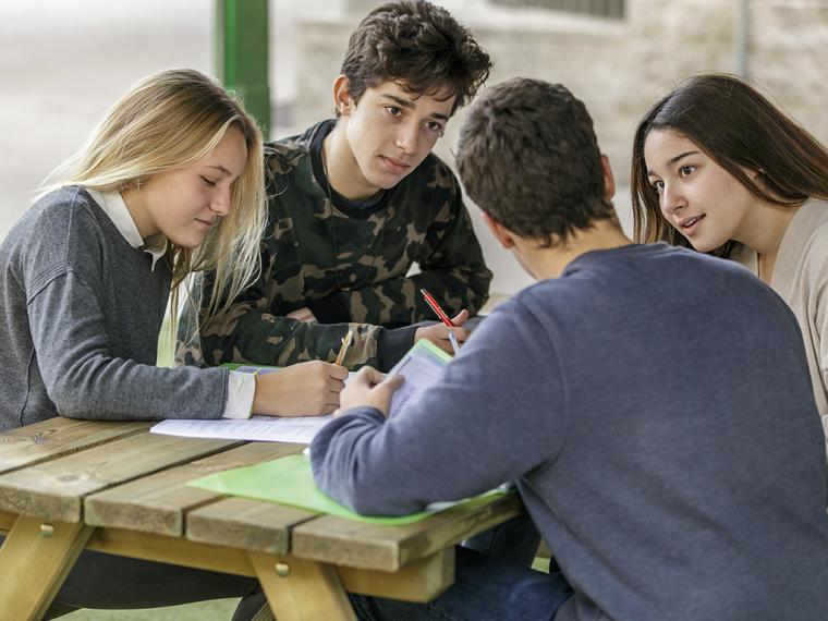 ¿Cómo podemos trabajar con nuestros hijos adolescentes la nueva normalidad?