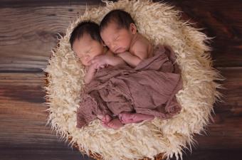 Nuevas ayudas por nacimiento o adopción múltiple: pago único de 1.800 euros por hijo