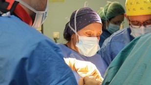 Primera mujer traumatóloga en España acreditada como catedrática universitaria