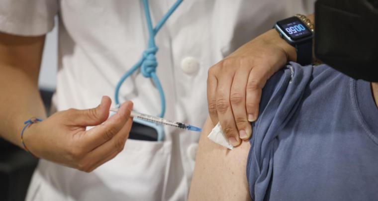 Desde mañana, te puedes vacunar sin cita previa en el Hospital Zendal y el WiZink Center