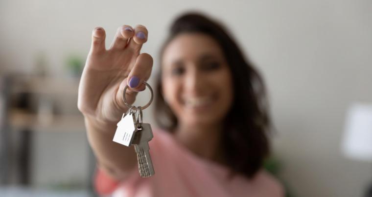 La Comunidad de Madrid ofrecerá gratuitamente los servicios del Plan Alquila a propietarios que arrienden su vivienda a menores de 35 años