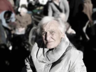 Pozuelo de Alarcón lanza programa de voluntariado intergeneracional para combatir la soledad en mayores