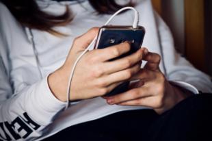 Más del 20% de los menores sufre ansiedad al limitar su uso del móvil