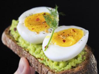 ¿Por qué debemos consumir alimentos ricos en triptófano?