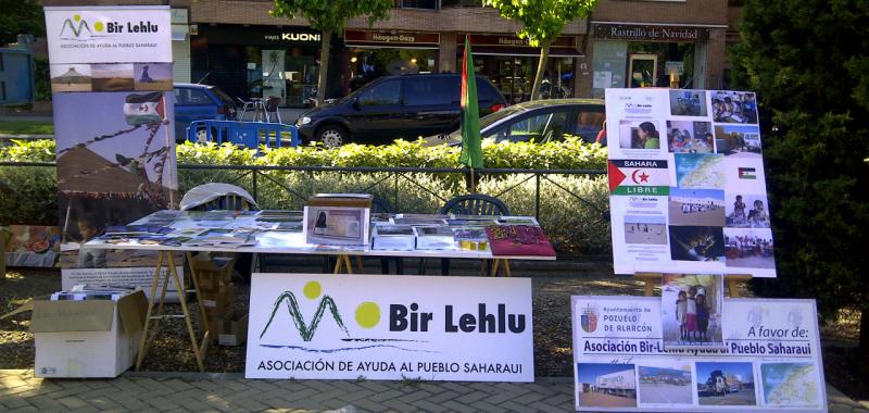 Mesa informativa de Bir Lehlu en la Feria de Asociaciones